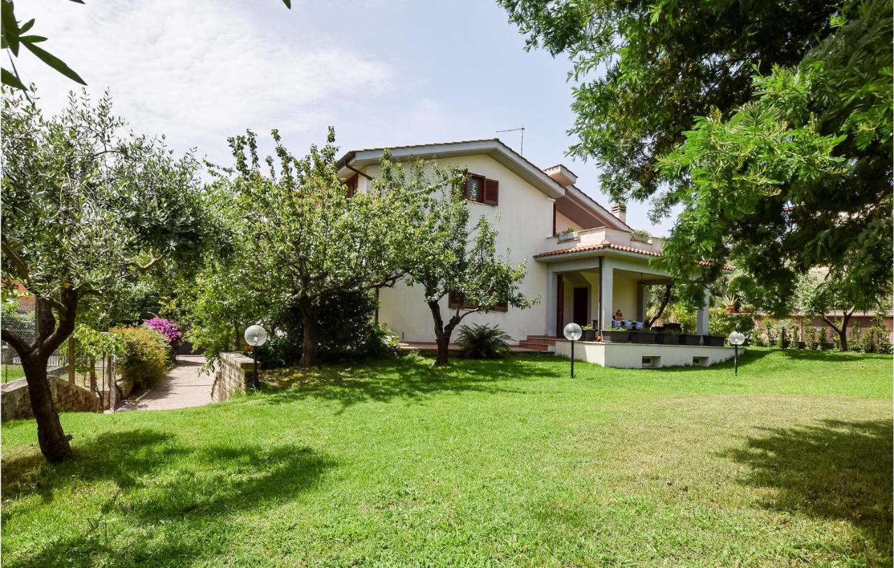 Cozy Home In Anguillara Sabazia With Kitchenette Luaran gambar