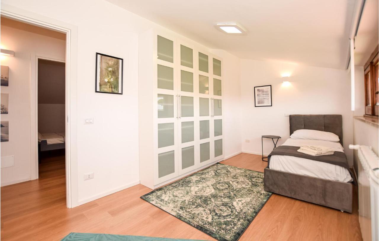 Cozy Home In Anguillara Sabazia With Kitchenette Luaran gambar