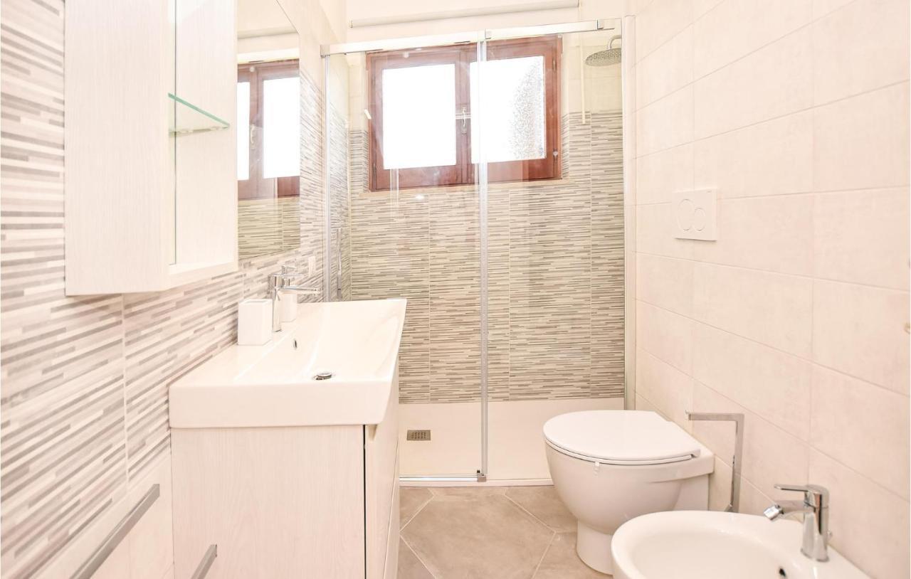 Cozy Home In Anguillara Sabazia With Kitchenette Luaran gambar