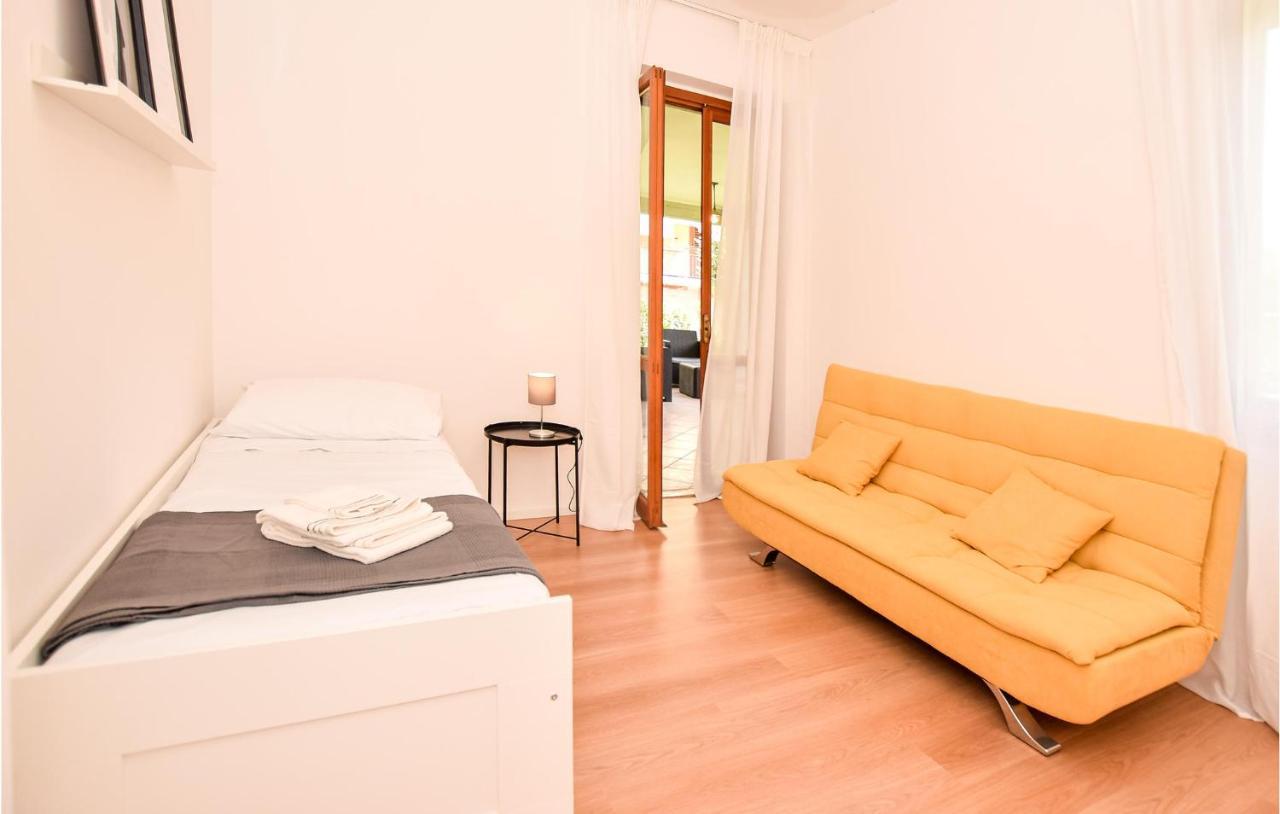 Cozy Home In Anguillara Sabazia With Kitchenette Luaran gambar