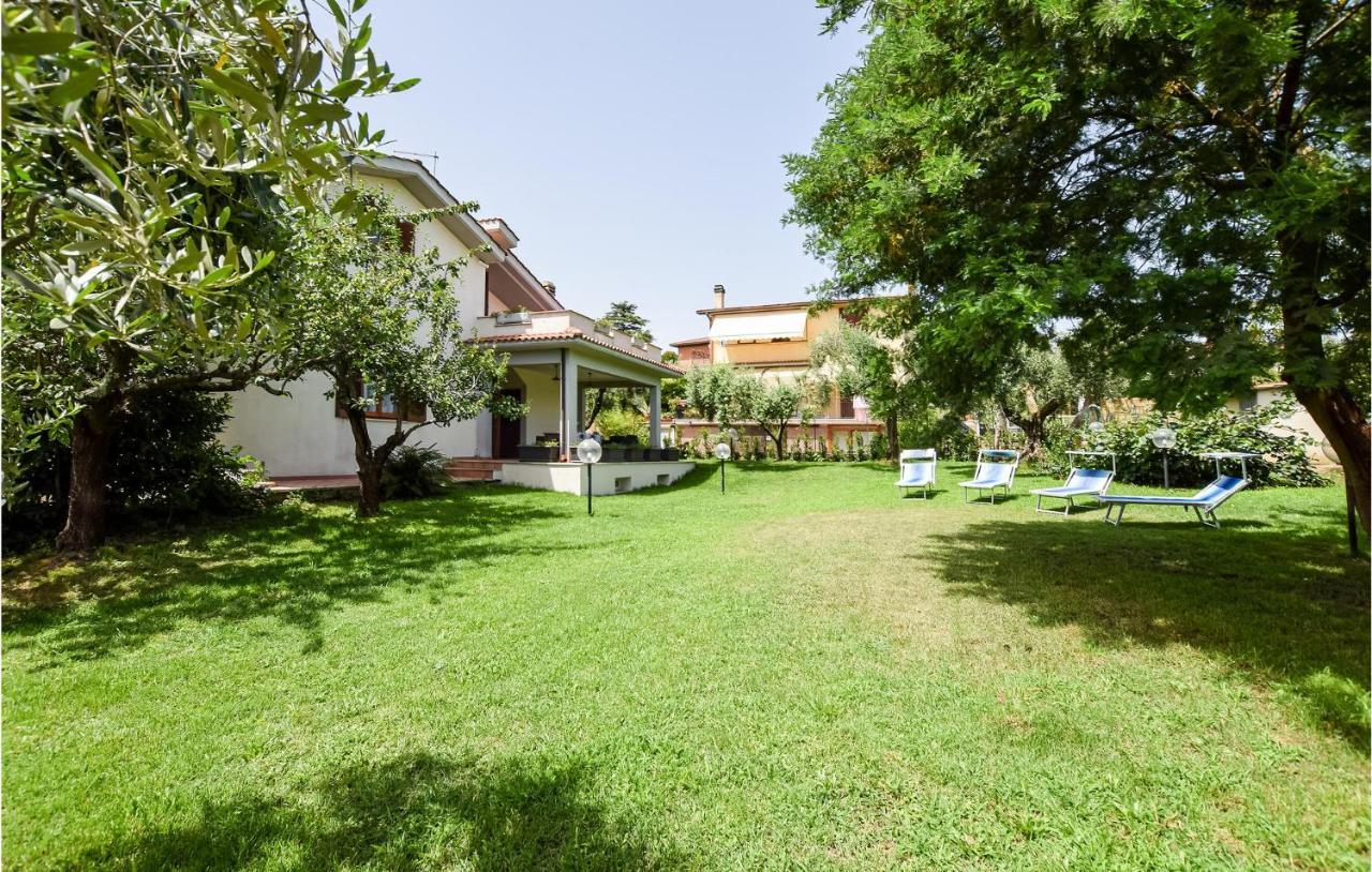 Cozy Home In Anguillara Sabazia With Kitchenette Luaran gambar